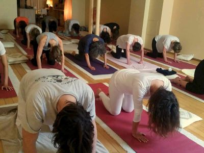 Salle de yoga - la percée de l'être -postures 3