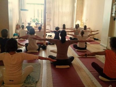 Salle de yoga - la percée de l'être -postures 2